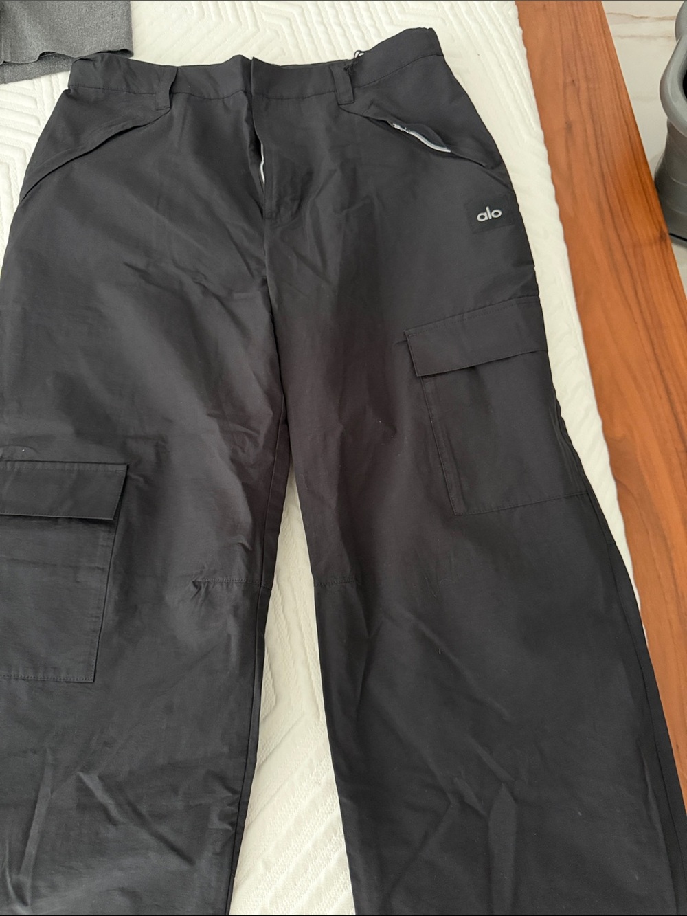 ALO Yoga Men's Black Tech Cargo Pants